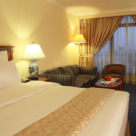 Regency Palace Amman Ruang foto A room at the hotel
