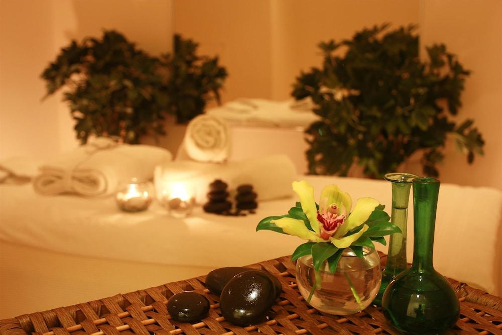 Regency Palace Amman Bagian luar foto A spa