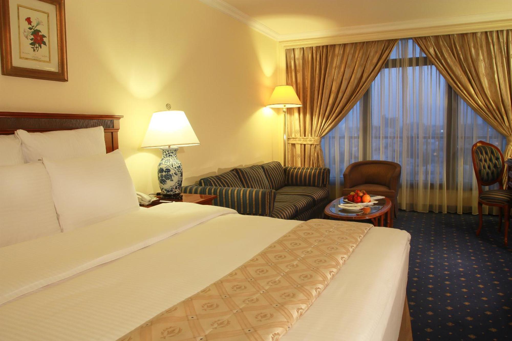 Regency Palace Amman Ruang foto A room at the hotel