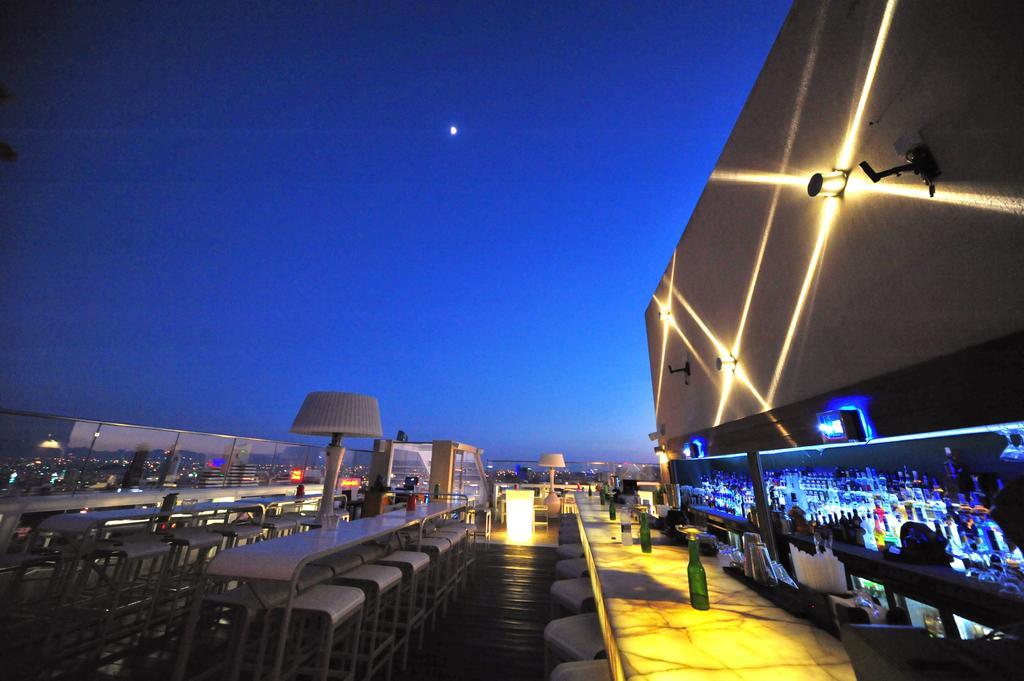 Regency Palace Amman Bagian luar foto Skyline Bar