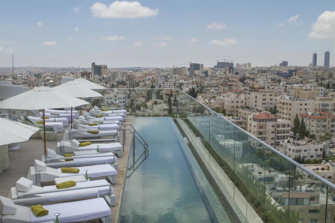 Regency Palace Amman Bagian luar foto The pool at the rooftop